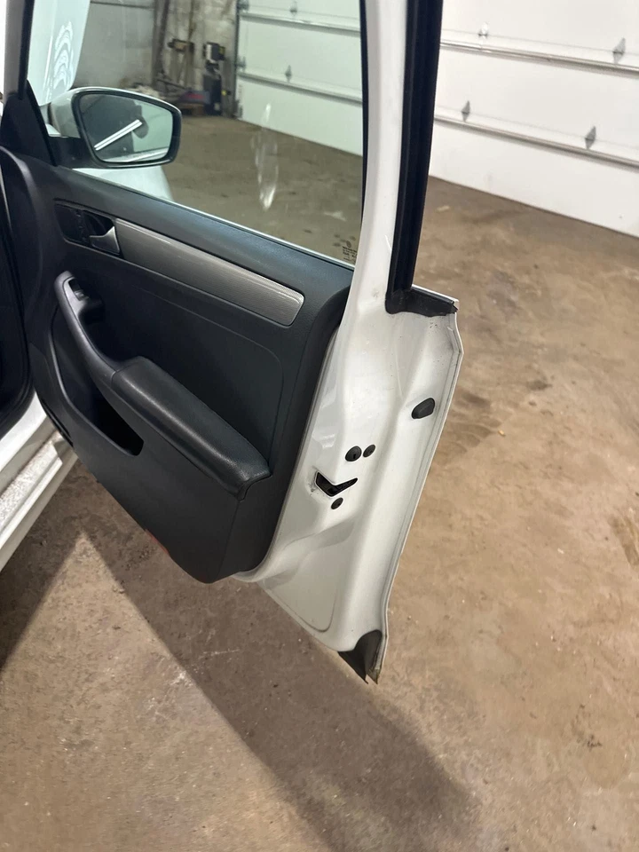 Used Front Right Door Assembly Front fits: 2017 Volkswagen Jetta Sdn electric wi Foto 4 de 4