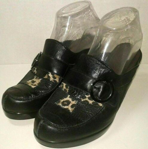 BV Bella Vita Black Leather Mules Heel Shoes Sz 7.5W Animal Print Swatch Buckle - Picture 1 of 9
