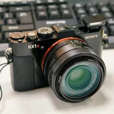 Sony Cyber-shot DSC-RX1R 24.3MP Full Frame Digital Camera Zeiss lens 90%NEW
