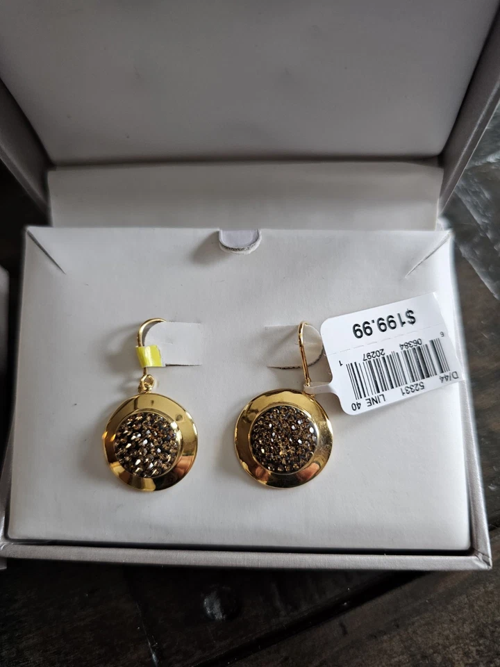 Colgante y pendientes de oro de 18k sobre bronce Foto 2 de 3