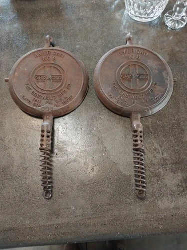 Vintage Griswold Cast Iron Waffle Maker No. 8 885E/886 B