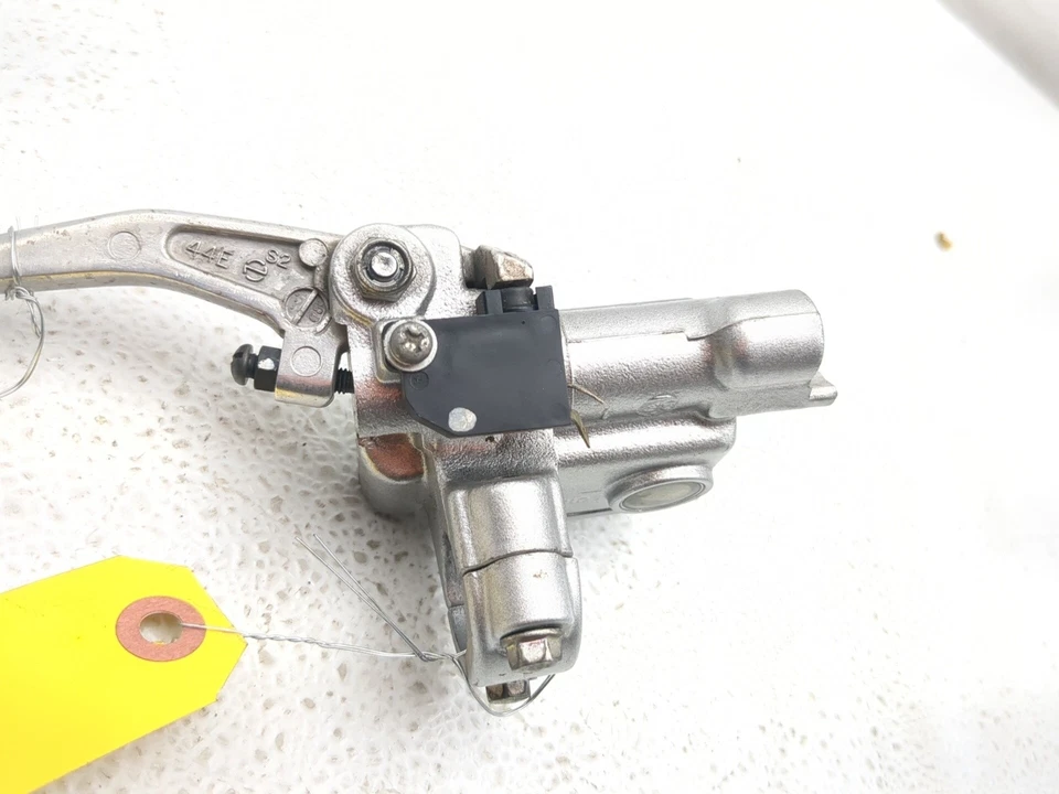 00-24 Suzuki DRZ400SM DRZ400 Right Front Brake Master Cylinder - Image 3 of 4