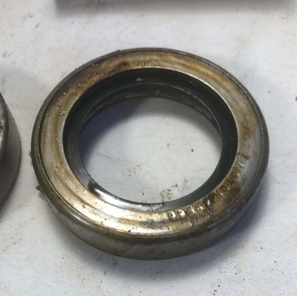 1950-1952 Chevrolet rear wheel grease seal pair 3663166 - Image 3 of 4