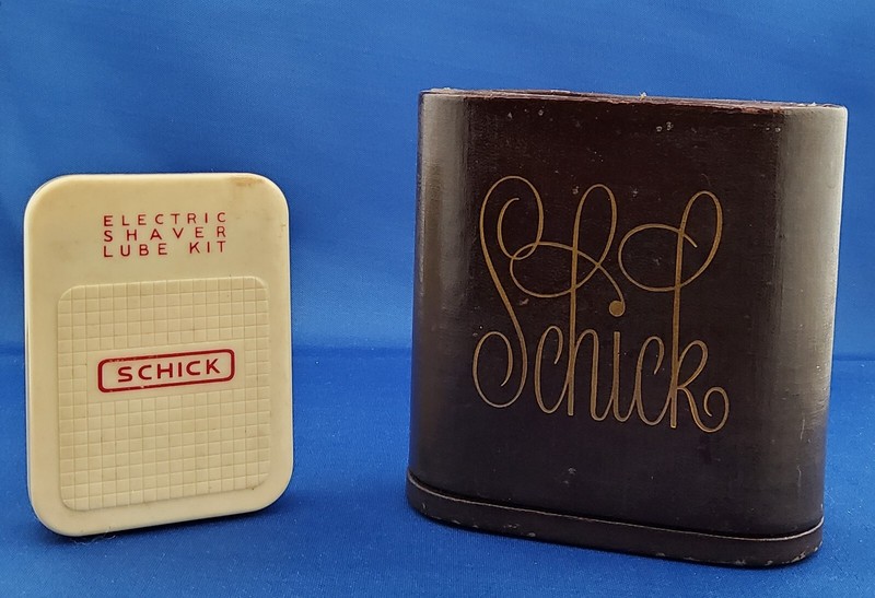VINTAGE SCHICK MEN'S ELECTRIC RAZOR IN ORIGINAL CASE INCLUDES BRUSH AND LUBE KIT