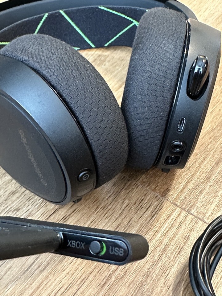 SteelSeries Arctis 7X Wireless Gaming Headset Xbox PlayStation Switch