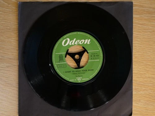 The Beatles – I Want To Hold Your Hand / Roll Over Beethoven 7" Single O 22 623