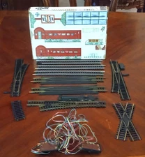 VTG AHM HO Scale Coach Inn Trackside Structure Item #CCHO326 - Tracks/switches