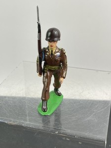 3- VINTAGE metal ED BURLEY 70mm Dimestore WW II US Army marching  TOY SOLDIERS
