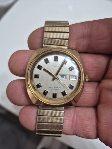 Vintage 1973 Timex Viscount Automatic Watch. Day/Date Runs
