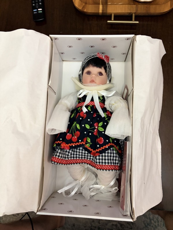 Ashton‑Drake RealTouch Sweetie Pie 16" • New NRFB • Sealed COA • Shipper