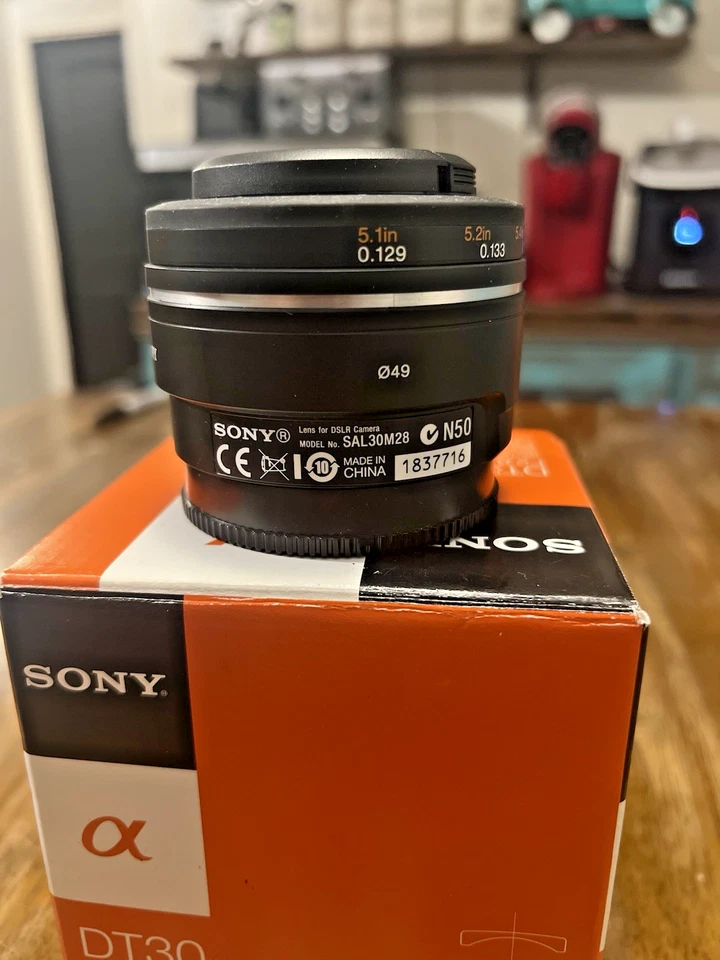 索尼 DT 30 毫米 f2.8 微距 SAM 镜头 SAL30M28 带镜头盖 — 第 2/3 张图片