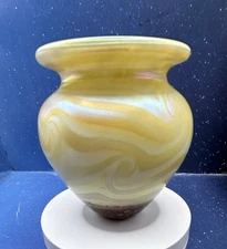 Vtg Robert Eickholt Iridescent Swirls and Oil Spots Signed Art Glass Vase 2003