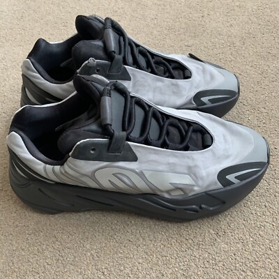 yeezy laceless shoes