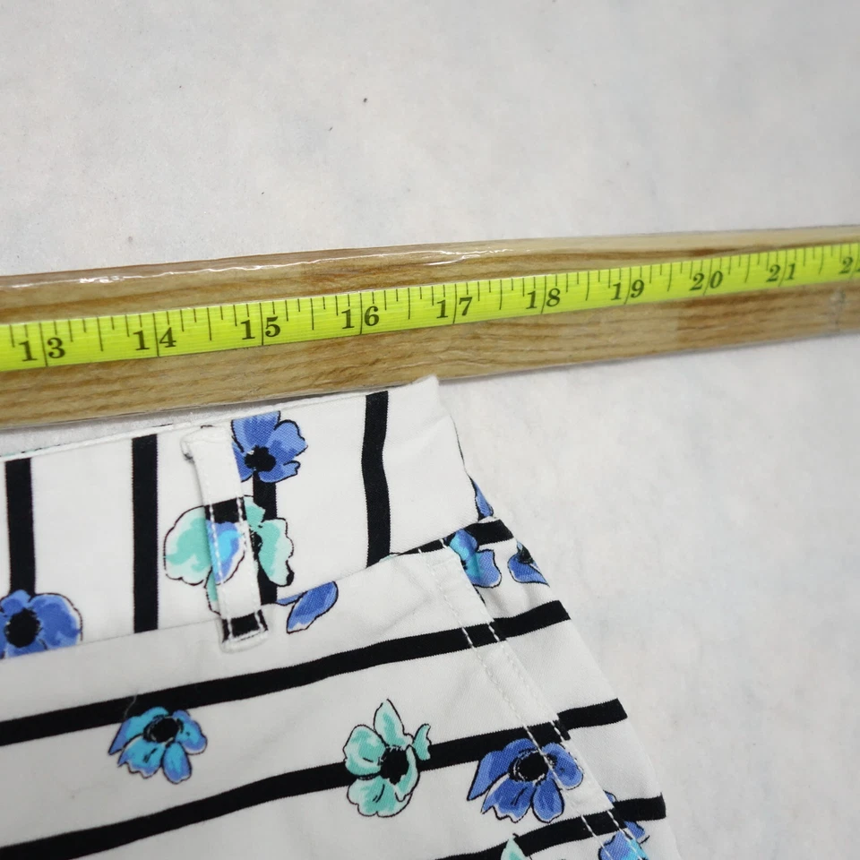 Женские шорты Elle с 12 белыми косыми карманами в цветочную и черную полоску хлопок эластичные - Изображение 2 из 4