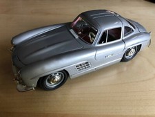 Classic Vintage 1954 Mercedes-Benz 300 SL Gullwing Burago Diecast Car