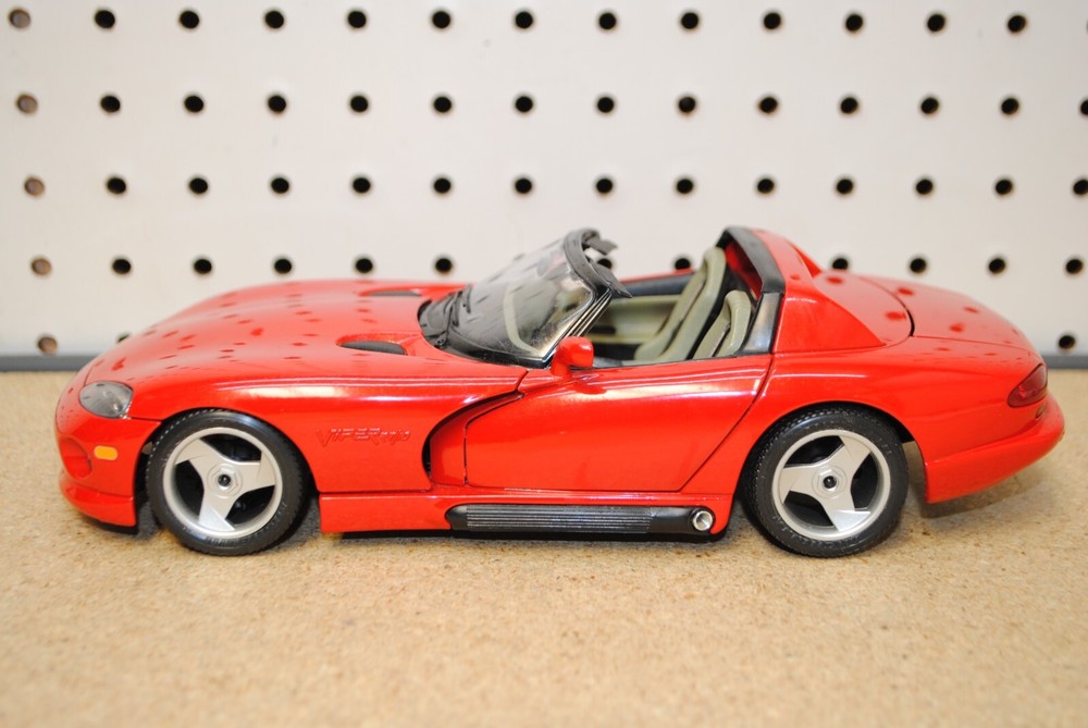 1/18 Bburago Dodge Viper RT/10