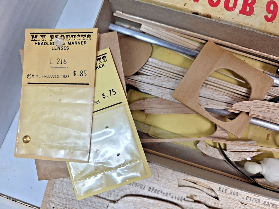 Guillow's Piper Super Cub 95 Balsa Wood Model Airplane Kit 303 for Parts - Image 4 of 4