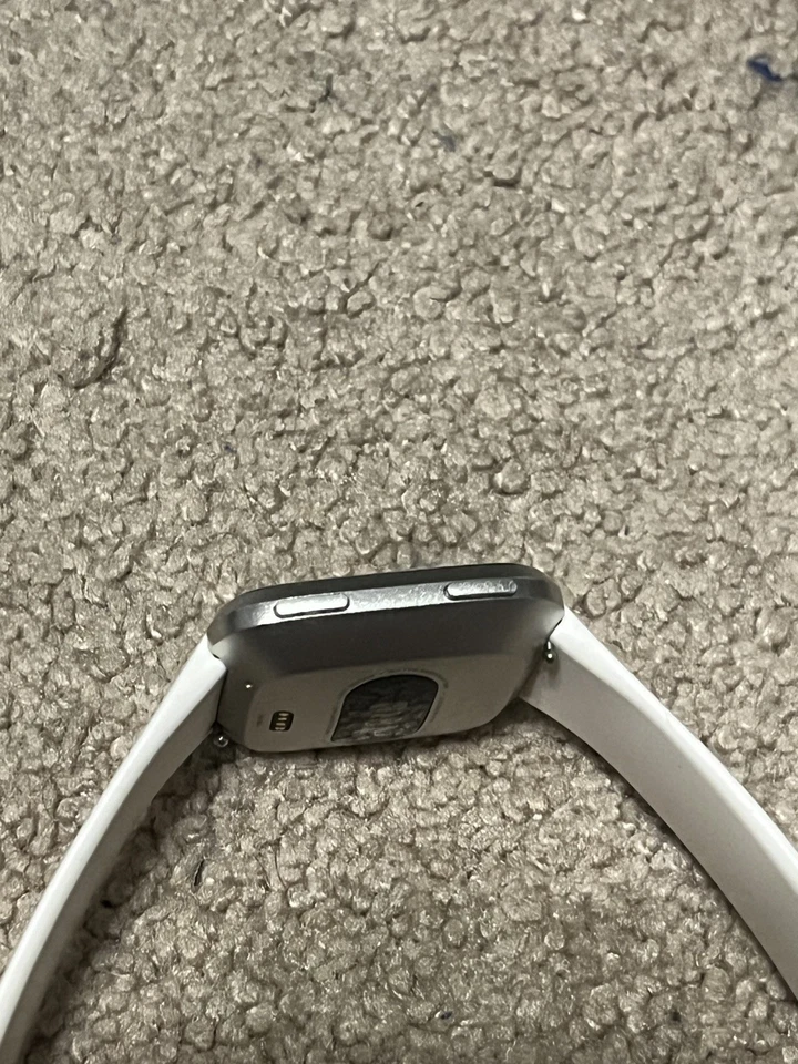 Fitbit Versa Lite Edition FB415 Smartwatch Activity Tracker White untested  - Image 2 of 4