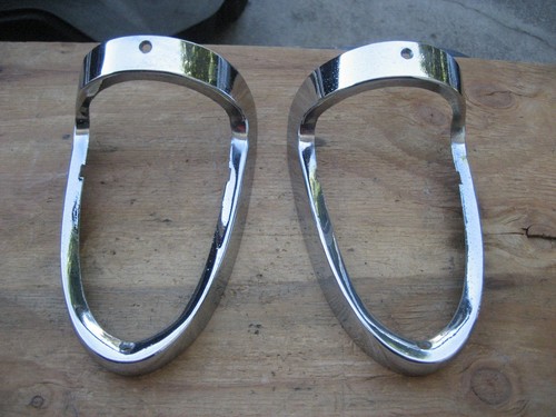 1955 CHEVY TAILLIGHT BEZELS-PAIR 5945612 - Foto 2 di 20