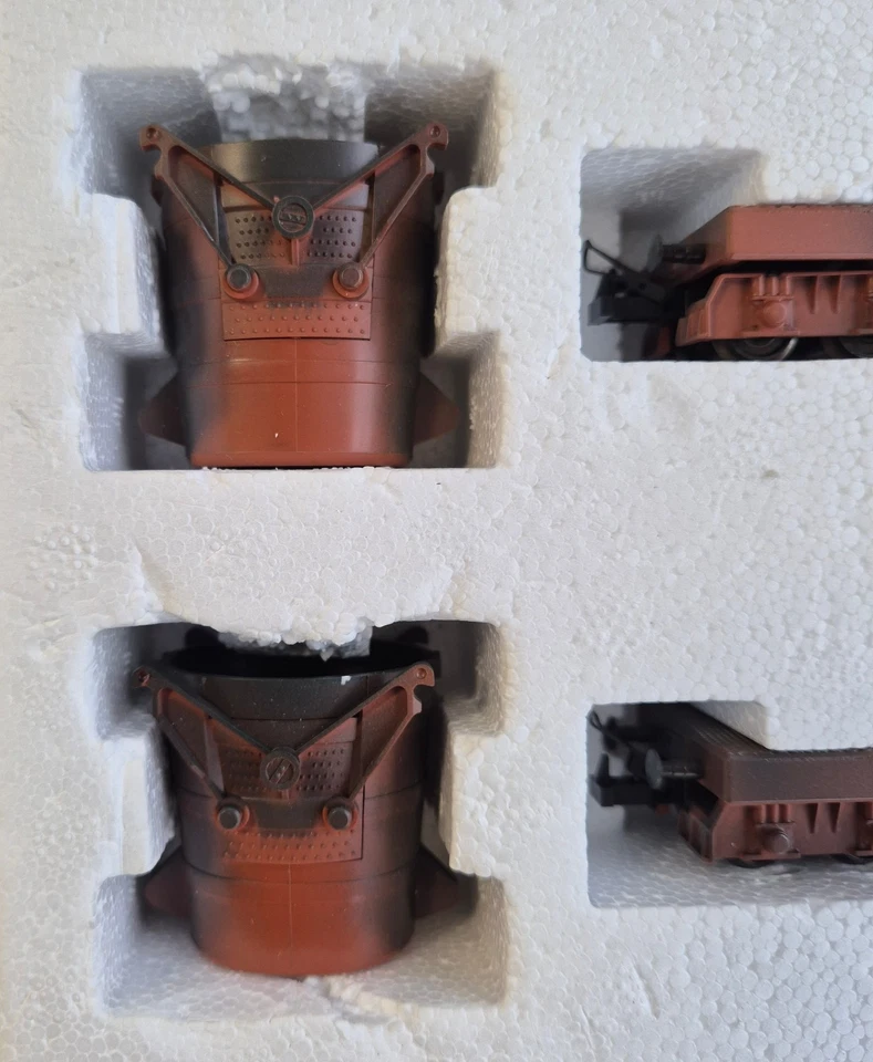 Trix 23933 H0 Wagen-Set „Schlacken-und Roheisenpfannenwagen“ geältert in OVP/J - Bild 4 von 4