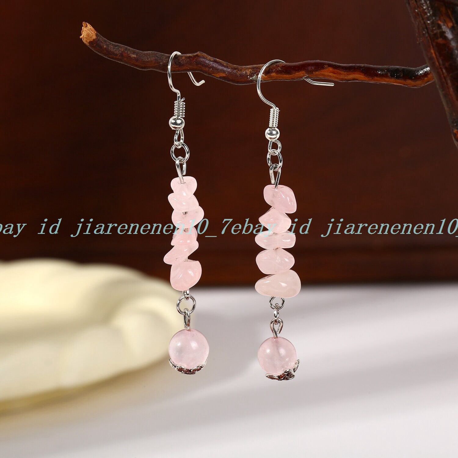 Pendientes de gancho irregulares hechos a mano de piedra de cuarzo rosa de 5-8 mm