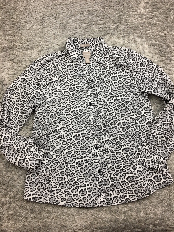 Camisa feminina Chicos com botões tamanho 8 (Chico 1) cinza estampa de chita - Imagem 3 de 4