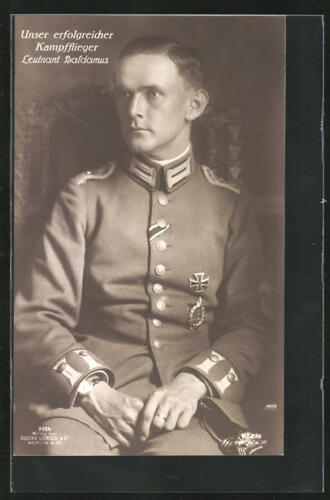 Foto-AK Sanke Nr.: 7754, Kampfflieger Leutnant Baldamus in Uniform mit Eisernes  - Bild 1 von 2