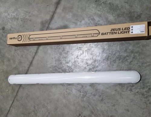 40W 1200 LED Zeus Weatherproof Fluorescent Ceiling Batten Light Tri Colour 4ft - Picture 2 of 2