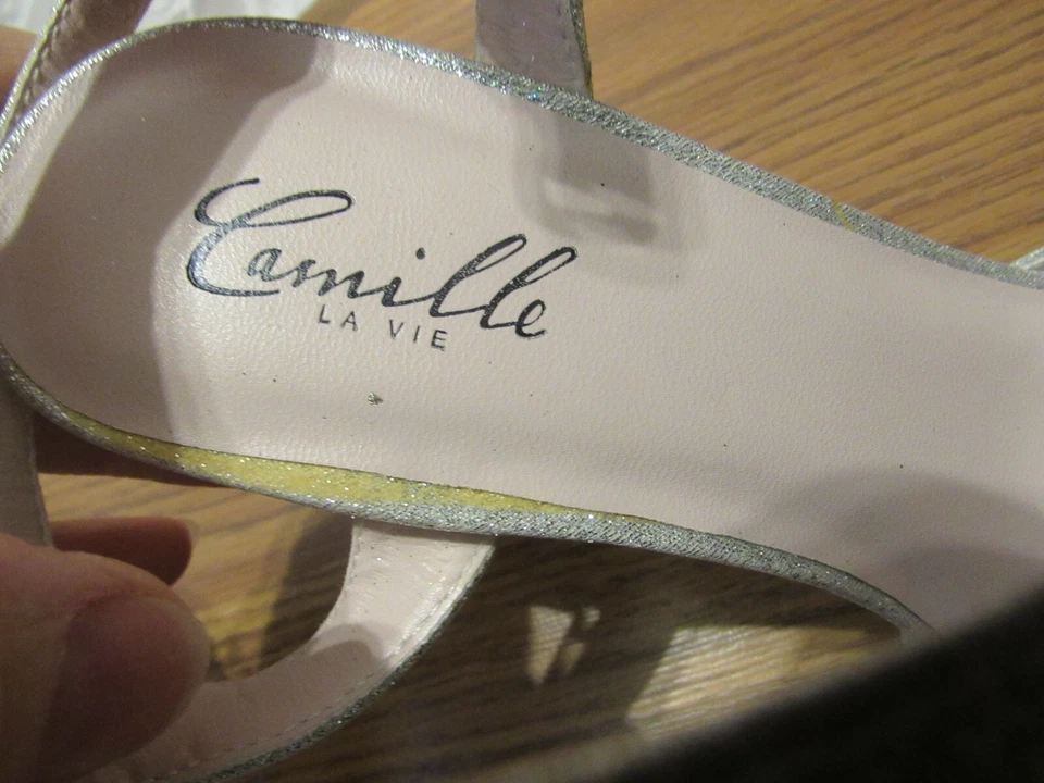 CAMILLE LA VIE, MUJER NUEVO PLATEADO HECHO POR EL HOMBRE 2.5" TACÓN NOCHE ESTRÁS TALLA 7.5 Foto 4 de 4