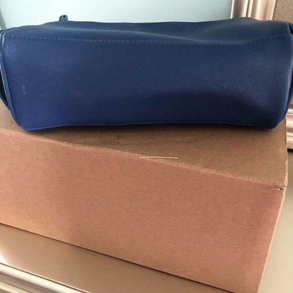 Bloomingdales蓝色人造萨菲亚诺皮革盥洗包 — 第 4/4 张图片
