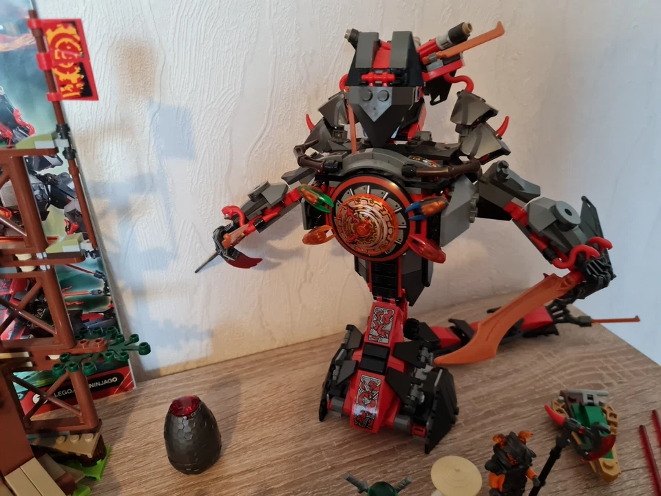 LEGO Ninjago 70626 Dawn of Iron Doom, Foto 3 von 5