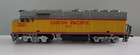 Life Like HO, Union Pacific 3901 and UP 49940 Caboose combo. Running, lighting — photo 3
