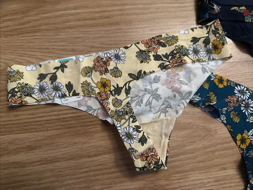 FLIRTITUDE BRAGAS 2 Cheeky 4 Tangas TALLA MUJER S Pequeño Lote De 6 Nuevas Con Etiquetas Foto 3 de 4