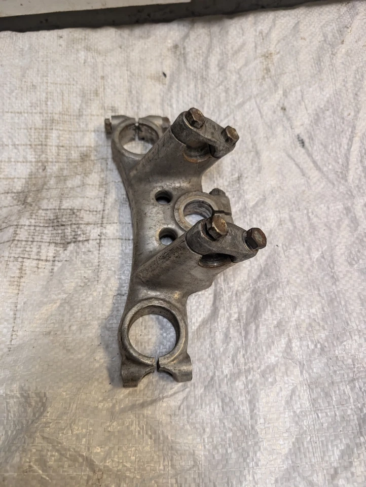 1974 TY250 НИЖНЯЯ ВИЛКА ТРОЙНОЙ ЗАЖИМ ПОД КРОНШТЕЙН YAMAHA TY 250 ИСПЫТАНИЯ 1974-1977 - Изображение 3 из 4