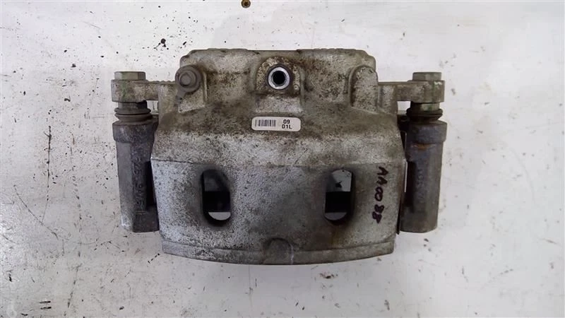 Chevrolet Tahoe 2018-2021 montaje de pinza de freno de disco delantera izquierda OEM Foto 2 de 4