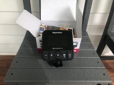 Raymarine DRAGONFLY 4 Pro Sonar/GPS Chart Plotter Fishfinder E70294 WORKS