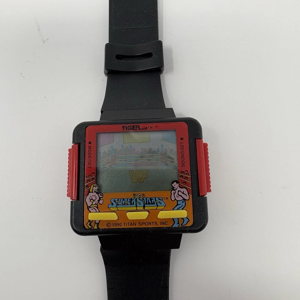 WWF Superstars Tiger Electronics Game Watch 1990 Hulk Hogan OOP Rare - Image 3 of 4