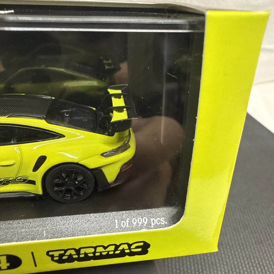 Paquete Weissach Minichamps 1:43 Porsche 911 GT3 RS (992) en verde ácido Foto 3 de 4