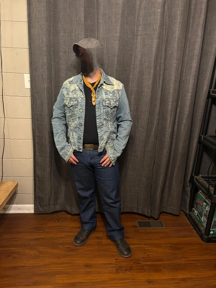 Jaqueta jeans True Religion World Tour seção #900 caminhoneiro lavagem leve desgastada - Imagem 2 de 4