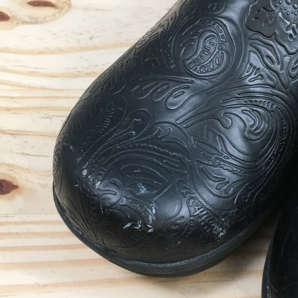 Zapatos SafeTstep para mujer 11 zuecos de enfermería negros imitación cuero floral antideslizantes Foto 4 de 4