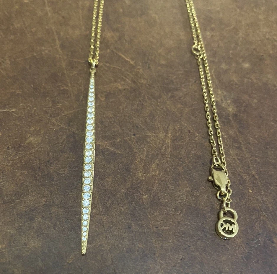 Collar colgante Michael Kors tono dorado pavé cerilla pedrería Foto 2 de 3