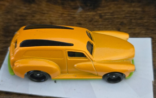 Disney - Hot Wheels - Pluto - 2 1/2" - 1:6 - Toy Car - 第 1/4 張圖片