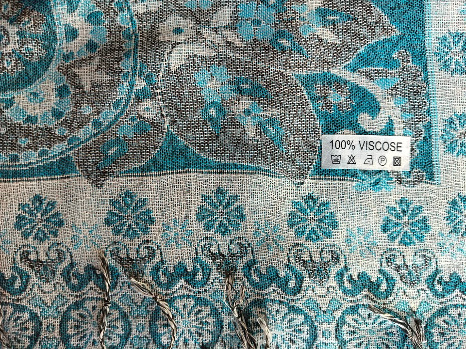 Stola indiana multicolore fantasia floreale colore blu con frange in viscosa - Immagine 3 di 3