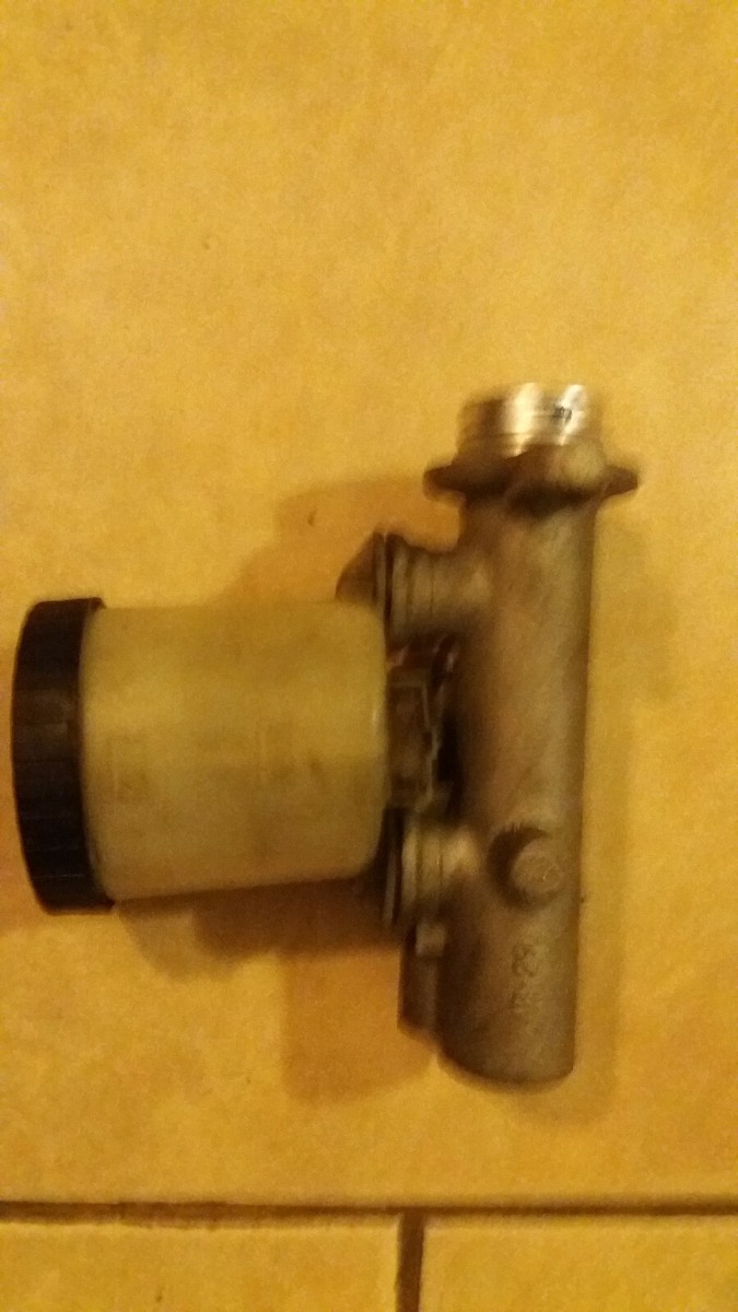 87 NISSAN 300ZX Z31 NON-TURBO BRAKE MASTER CYLINDER W
