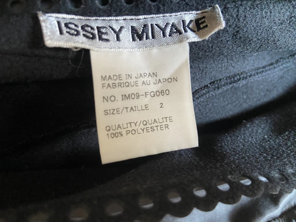 Issey Miyake Black Suit Jacket Skirt Inner fleece Women’s Size 2 - Image 3 of 4