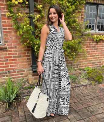 QED London Jumpsuit Damen Geometrisches Muster Ärmellos V-Ausschnitt Weites Bein Gürtel