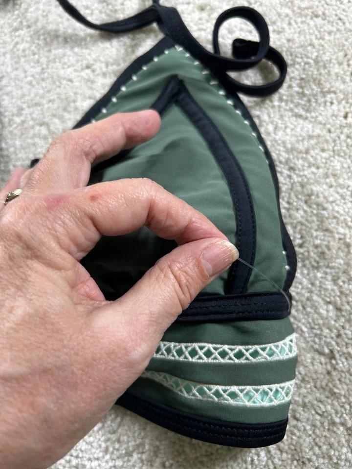 Top de natación bikini halter verde negro Xhilaration para mujer grande de nailon spandex Foto 2 de 4