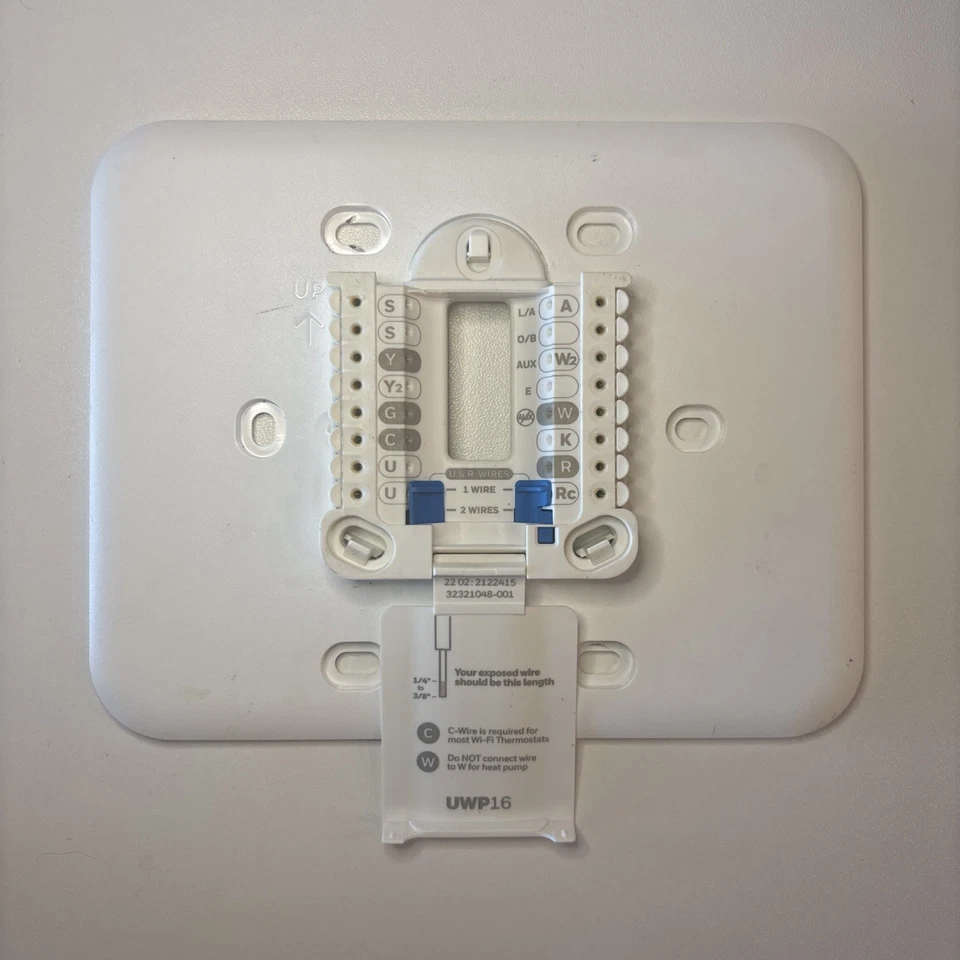Honeywell TH6320U2008 T6 Pro Series  Thermostat & Comfort Control - Image 4 of 4