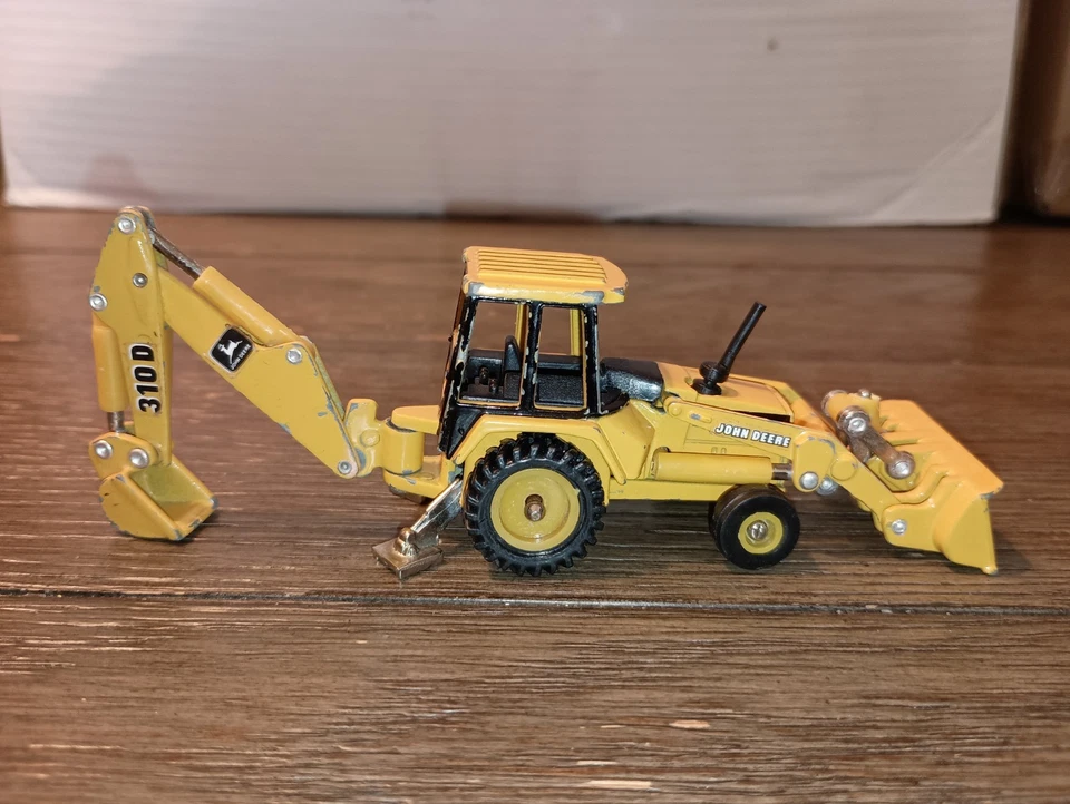 Vintage Ertl John Deere 310D 1/64 Diecast Backhoe Loader Very nice condition  - Image 3 of 4