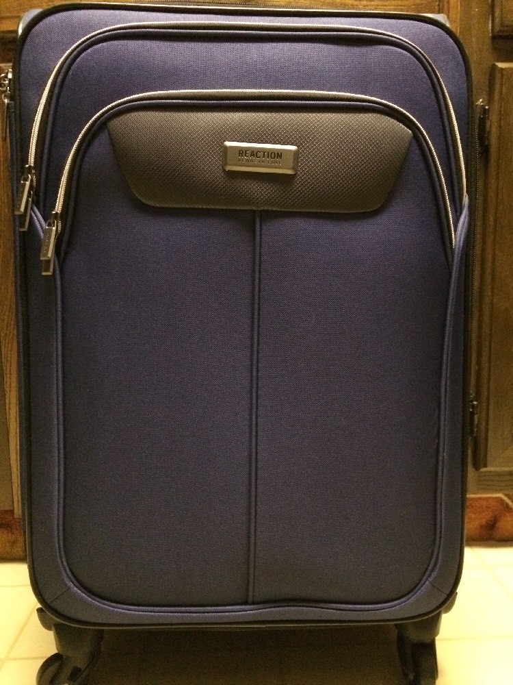 Reaction 24” Med Luggage By Kenneth Cole, Navy, Spinner, New With Tags